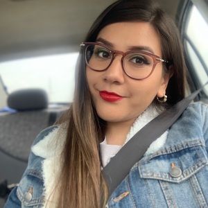 Meet your Posher, Yaquelin